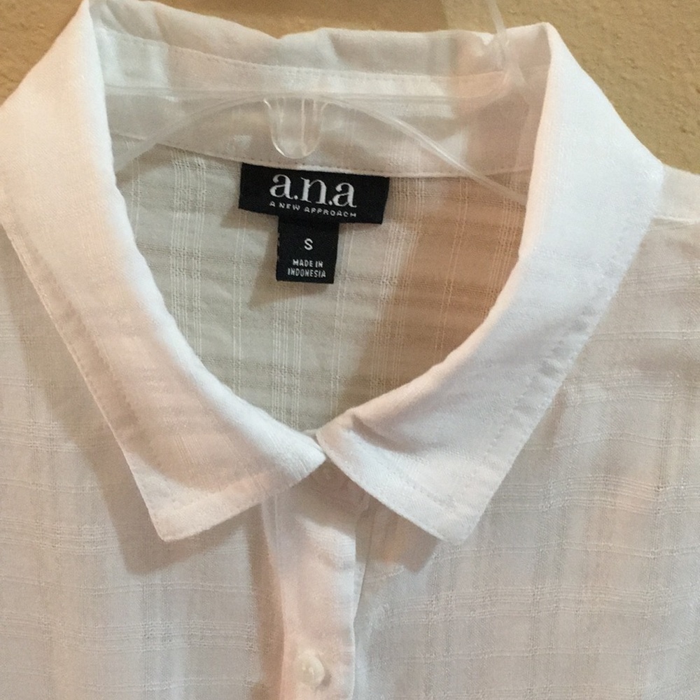 Linen Blouse - Picture 2 of 5